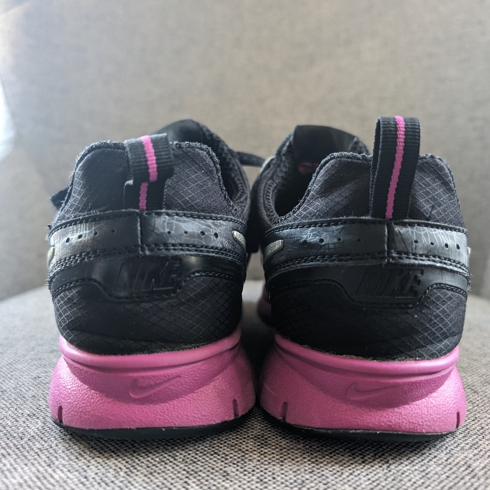 Ladies Nike Sneakers - Picture 5 of 7